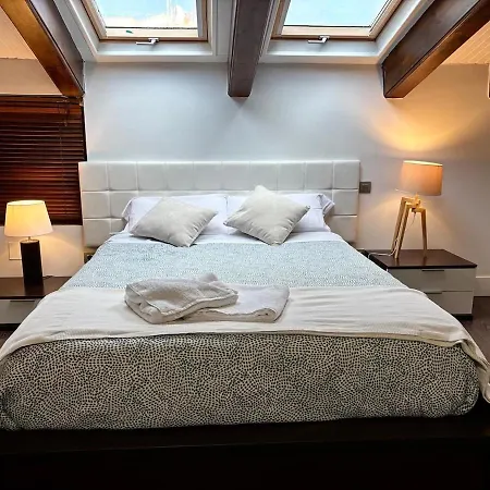 Atuairehome Encanto Urbano Con Galeria Parking Incluido * Burgos